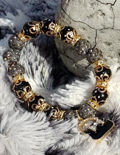 Get That Bag... Glass Beaded Bracelet - Her Jewel•ry Box