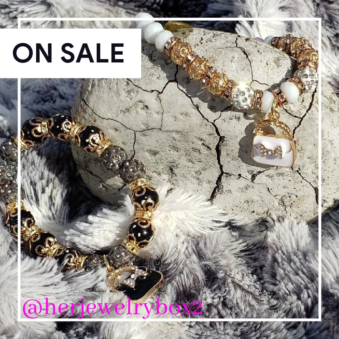 Get That Bag... Glass Beaded Bracelet - Her Jewel•ry Box