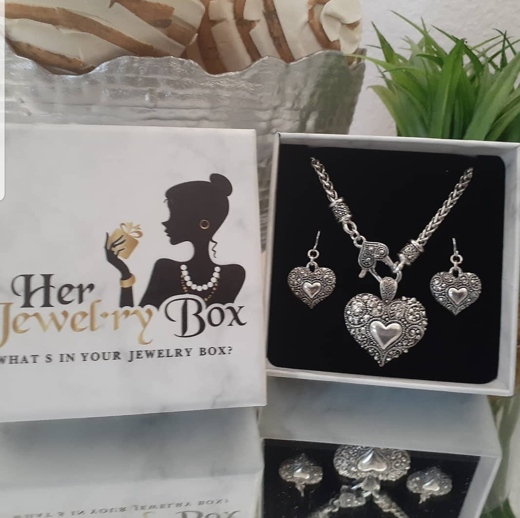 Sparkling Hearts - Her Jewel•ry Box
